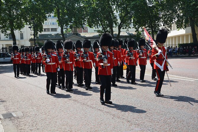 Changing of the Guard Walking Tour - The best part: timing and crowd control