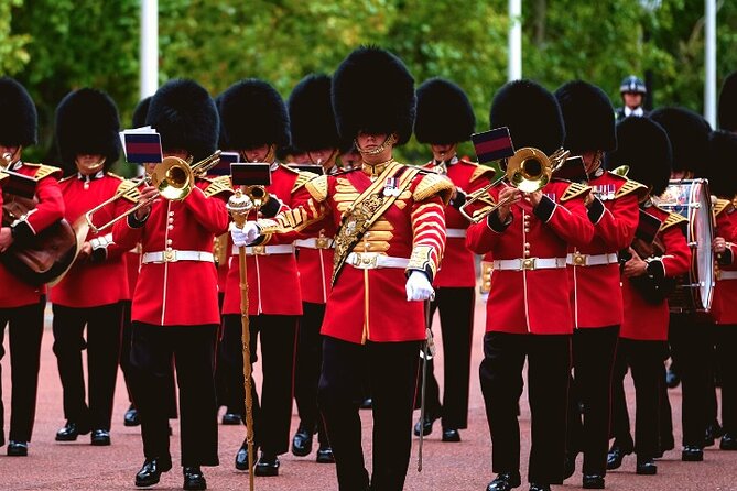 Changing of the Guard Walking Tour in London at Buckingham Palace - Why this tour can improve a famous London ceremony