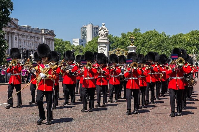 Changing of the Guard Walking Tour in London at Buckingham Palace - Starting at Victoria Palace Theatre