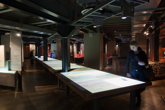 Churchill War Rooms "Behind The Glass" and Private Car Tour - The atmosphere underground