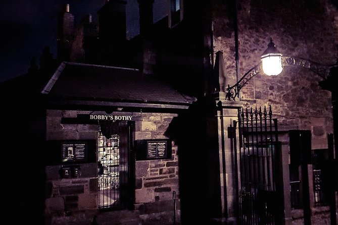City of the Dead Haunted Graveyard Tour - Meeting at the Tree of the Dead