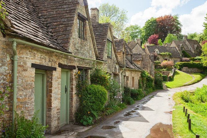 Cotswolds Small Group Tour from London - What the guide and driver add