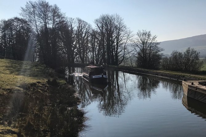 Day Boat Hire - Learning to handle the day boat