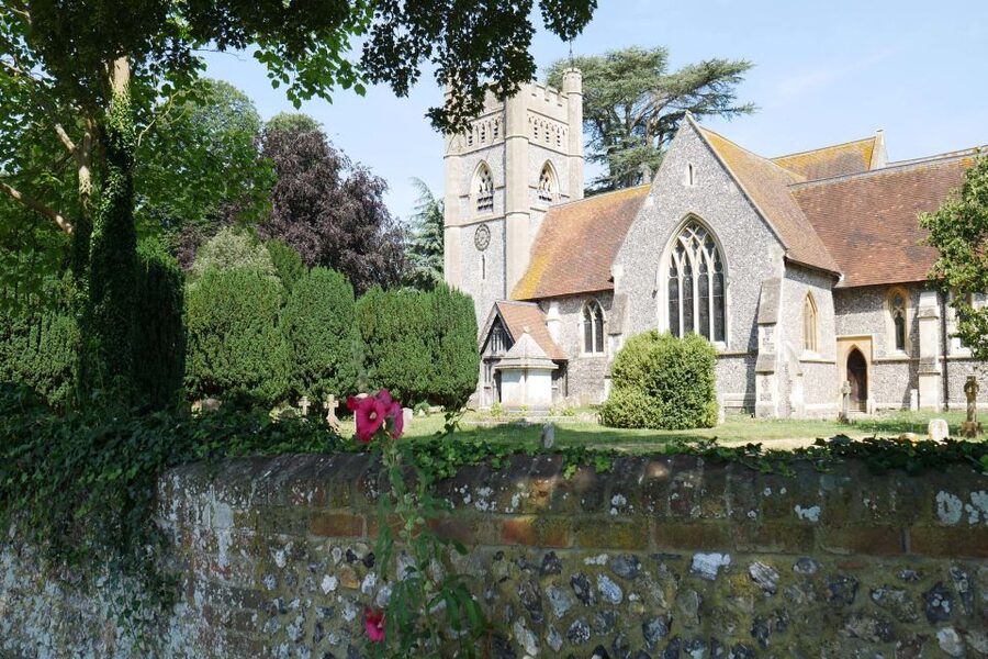 Day-Tour of the Midsomer Murders Locations - The mini coach and country roads