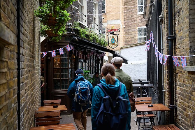 Devour London Historical Pub Tour:Traditional British Food & Ales - Meeting at St Andrew Holborn Garden