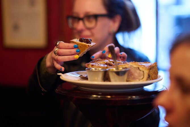 Devour London Historical Pub Tour:Traditional British Food & Ales - The guides make or break the afternoon
