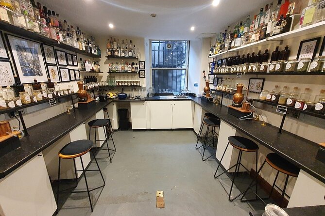Distill a bottle of Gin on mini copper stills - Key points before you book