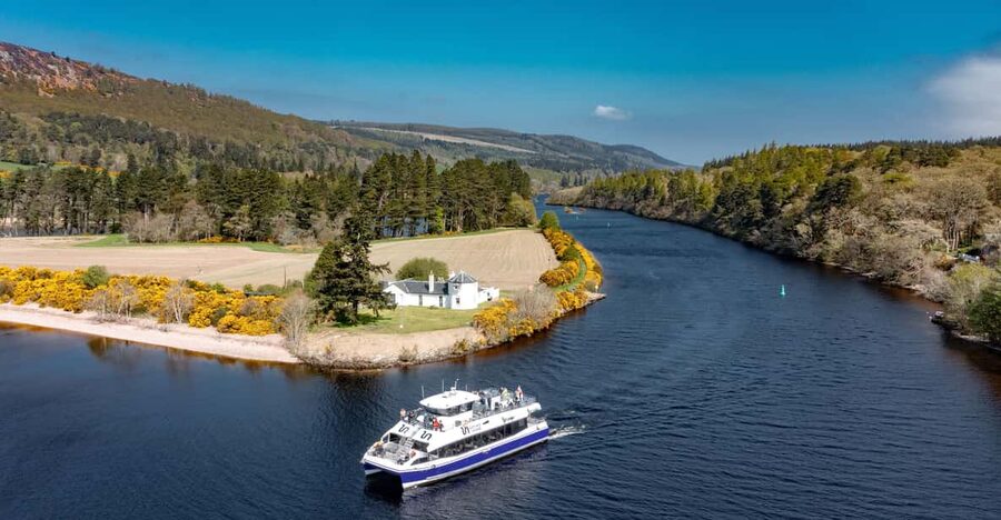 Dochgarroch: Caledonian Canal and Loch Ness 50min Cruise - When the canal opens onto Loch Ness
