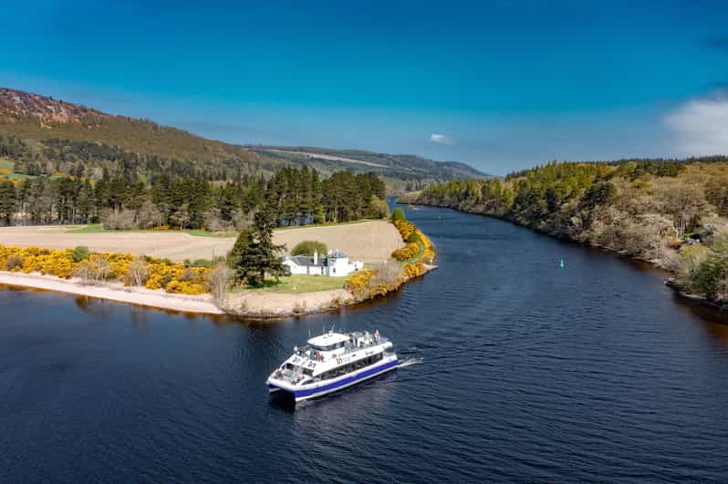 Dochgarroch: Caledonian Canal and Loch Ness 50min Cruise - Wildlife along the canal and loch