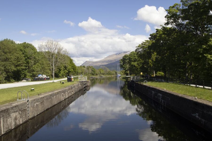 Dochgarroch: Loch Ness and Caledonian Canal 2-Hour Cruise - Entering Loch Ness and watching for the sonar