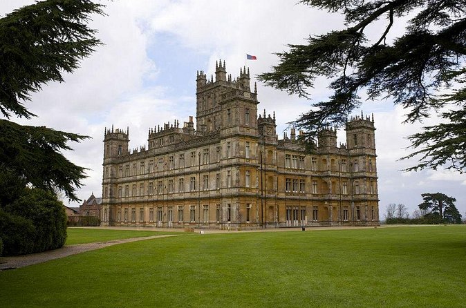 Downton Abbey and Highclere Castle Tour from London - Guide quality can shape the whole day
