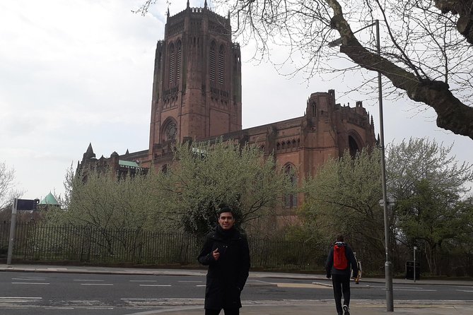 Downtown Liverpool Walking Tour - In Spanish - Royal Albert Dock and Pier Head
