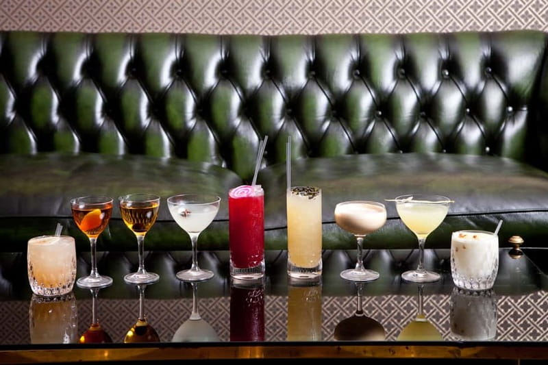 Eating London: Twilight Soho VIP Food & Drinks Tour - Rock and roll landmarks between courses
