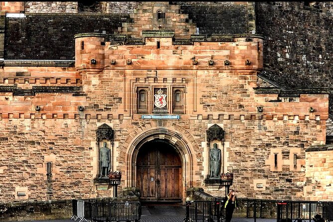 Edinburgh Castle Guided Tour - Tickets Included - Entering Edinburgh Castle with tickets already arranged
