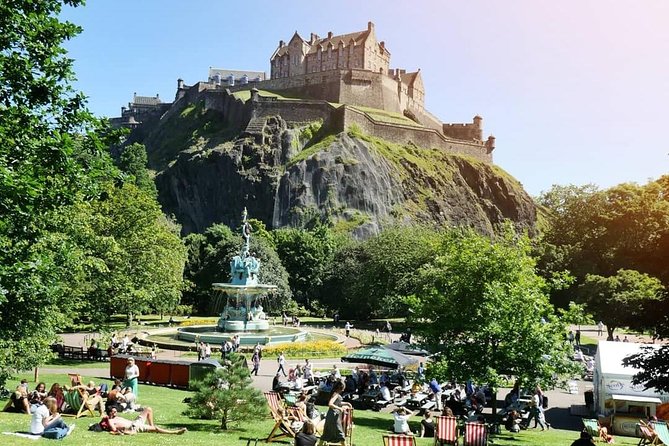 Edinburgh Castle Guided Walking Tour in English - What the guide can and cannot show you