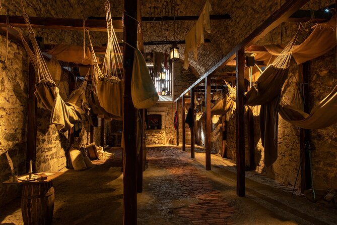 Edinburgh Castle: Guided Walking Tour with Entry Ticket - Mary, Queen of Scots and the Great Hall