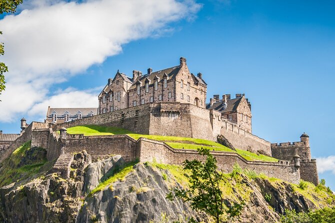 Edinburgh Castle Highlights Tour with Tickets, Map, and Guide - The esplanade and the castle’s defensive position