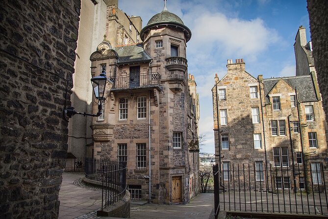 Edinburgh Castle & Royal Mile Walking Tour - Ticket Included - Writers’ Museum and the Heart of Midlothian