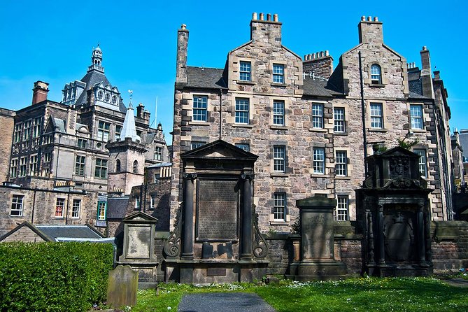 Edinburgh Darkside Walking Tour: Mysteries, Murder and Legends - Canongate Kirkyard as the alternate cemetery stop