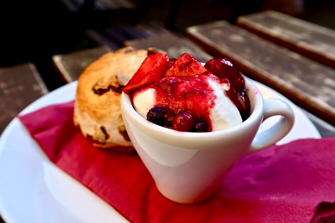Edinburgh Food Tour with Scotch, Haggis, a Secret Dish & More - The Royal Mile: Scotland in one long street