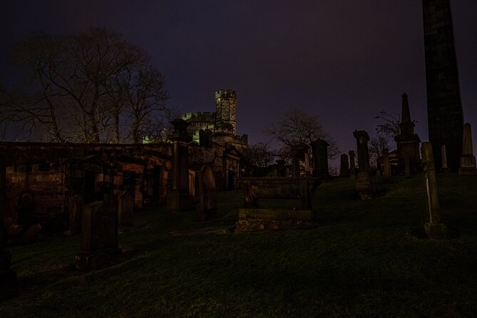 Edinburgh Ghost Tour: Mysteries, Legends and Murders - Starting on Edinburgh’s Royal Mile