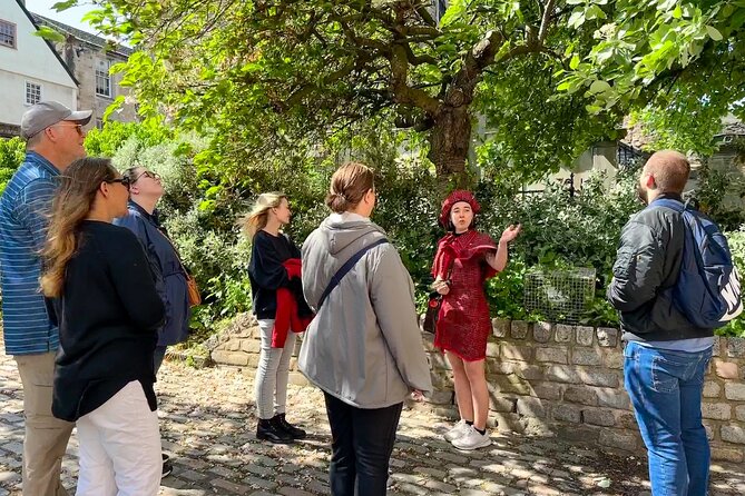 Edinburgh Historical Gems Tour with Whisky & Local Flavours - The guides make the biggest difference