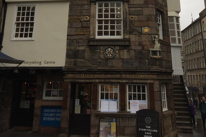 Edinburgh: History Lovers Old Town Walking Tour - The Old Town route and the value of a small group