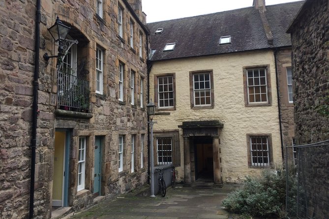 Edinburgh: History Lovers Old Town Walking Tour - Who should book this walk?