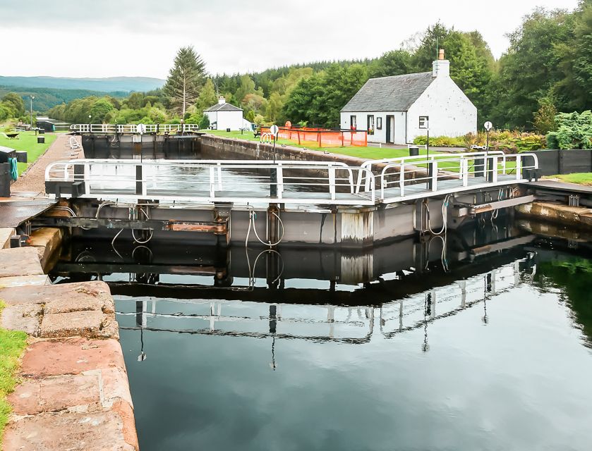 Edinburgh: Loch Ness, Glencoe & the Scottish Highlands Tour - Fort William: lunch and a small taste of Highland culture