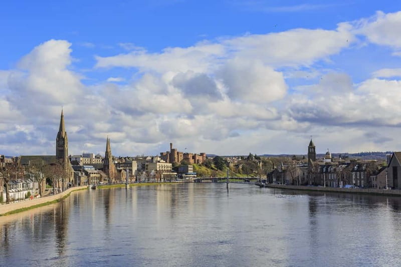 Edinburgh: Loch Ness, Inverness & Highlands Tour in Spanish - A long Highland day from Calton Hill