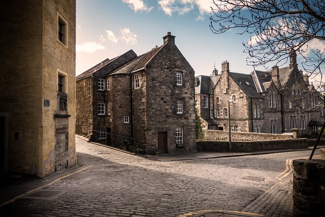 Edinburgh: Old Town's Highlights Walking Tour - Meeting William Wallace through legend and history