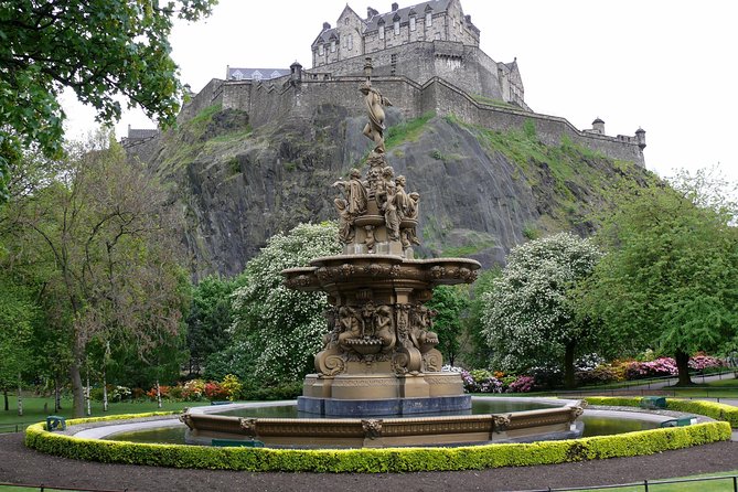 Edinburgh Private Tour with a Local - Highlights & Hidden Gems - The Scott Monument and Edinburgh’s literary side
