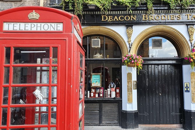 Edinburgh Private Walking Tour - Deacon Brodie’s Tavern and the double life behind the name