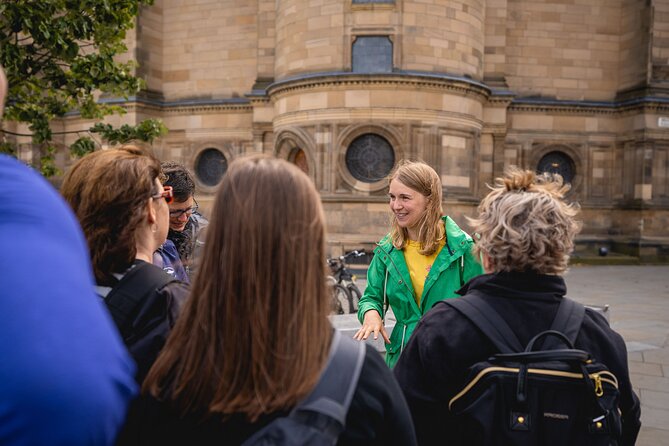 Edinburgh: Pubs & History Walking Tour with Beer Tasting - Canongate and the Charmed Circle