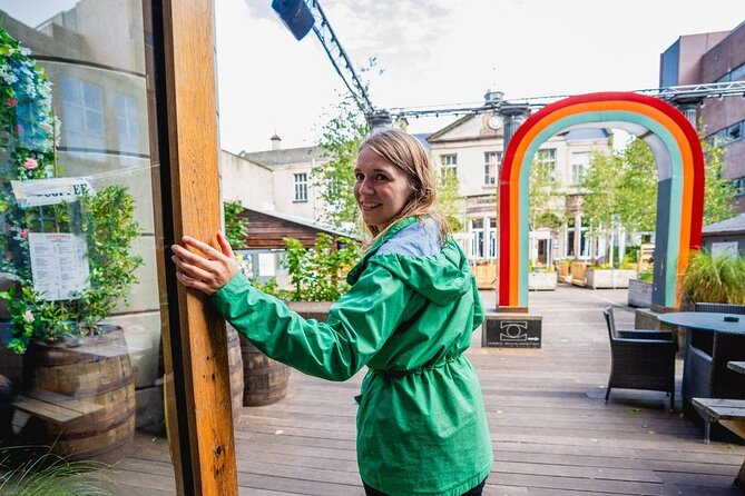 Edinburgh: Pubs & History Walking Tour with Beer Tasting - The guide makes or breaks the walk