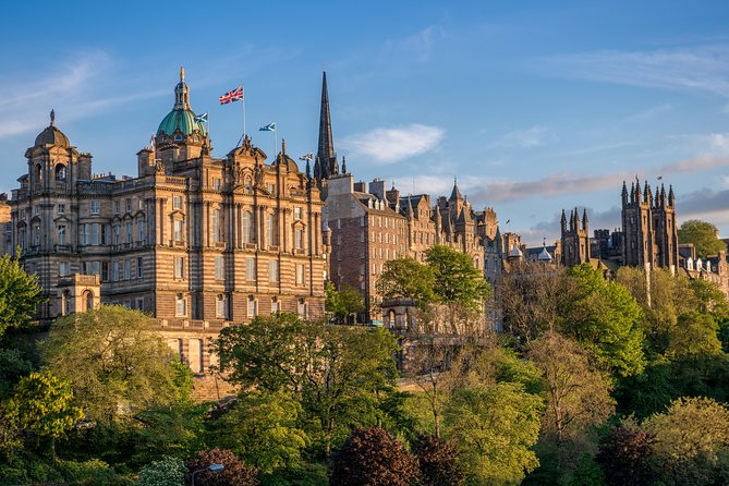 Edinburgh Rail Trip from London with Castle entry and Hop-on Hop-off bus - Holyroodhouse and the National Museum of Scotland
