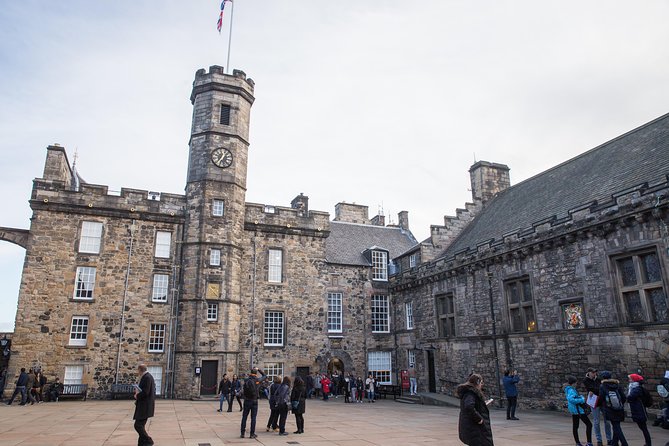Edinburgh Skip-the-Ticket-Line Castle Walking Tour - Why the queue jump matters at Edinburgh Castle
