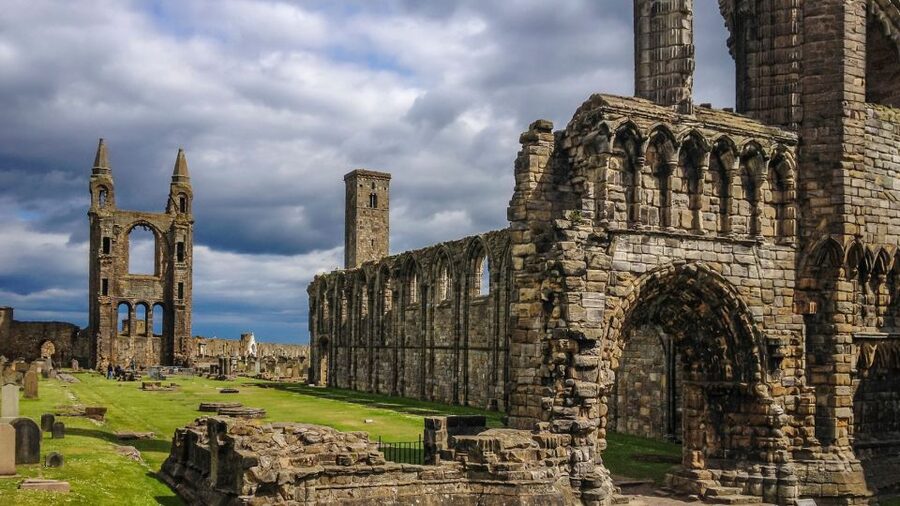 Edinburgh: St Andrews, Dunfermline Abbey and Fife Coast Tour - A bracing walk at Lady’s Tower and the lighthouse
