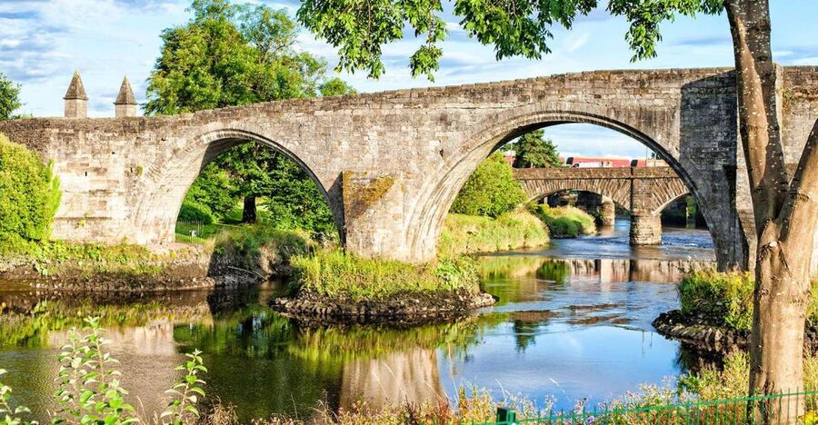 Edinburgh: Stirling, Whisky and St Andrews Tour in Spanish - Key points at a glance