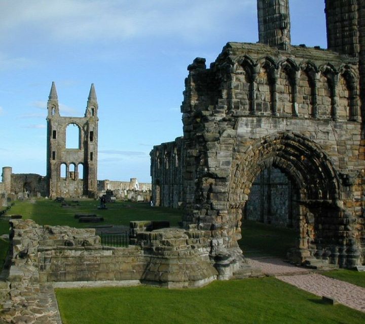 Edinburgh: Stirling, Whisky and St Andrews Tour in Spanish - Who should book this day trip?