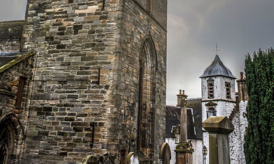 Edinburgh: Stirling, Whisky and St Andrews Tour in Spanish - Stirling Castle and Scotland’s royal past