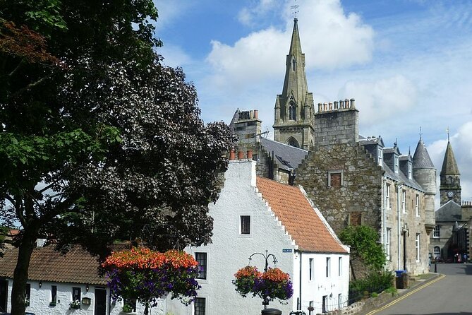Edinburgh: The Outlander, Palaces & Jacobites Tour - Falkland and the changing final route