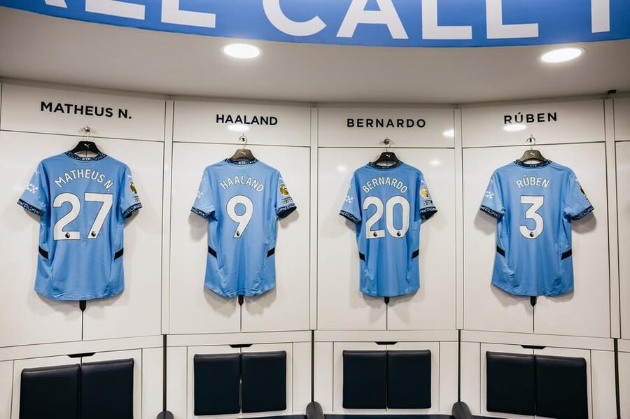 Etihad Stadium: The Manchester City Stadium Tour - Walking the glass players’ tunnel