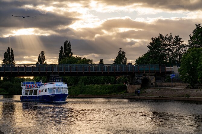 Evening 'Happy Hour' Boat Cruise For All Ages In York - What the full hour feels like