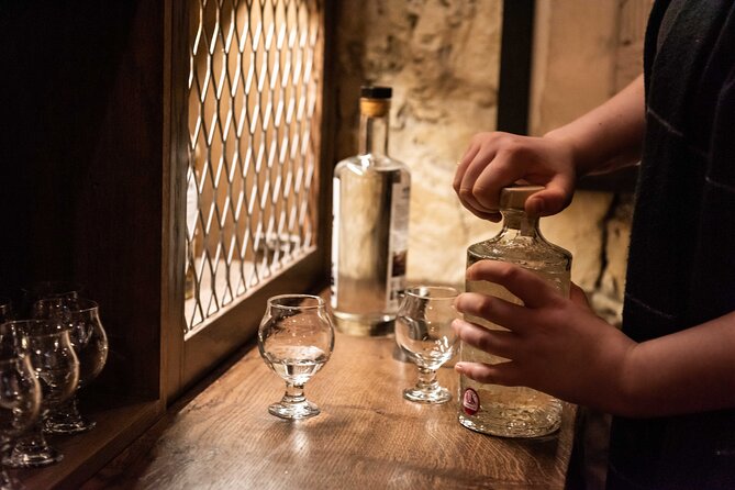 Evolution of Gin and Underground Gin Tasting in Edinburgh | 1hr - The guides make or break the hour