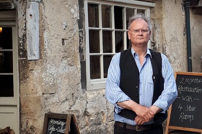 Exceptional Bath tour guide making your visit splendidly memorable. - The Royal Crescent delivers the best photo stop