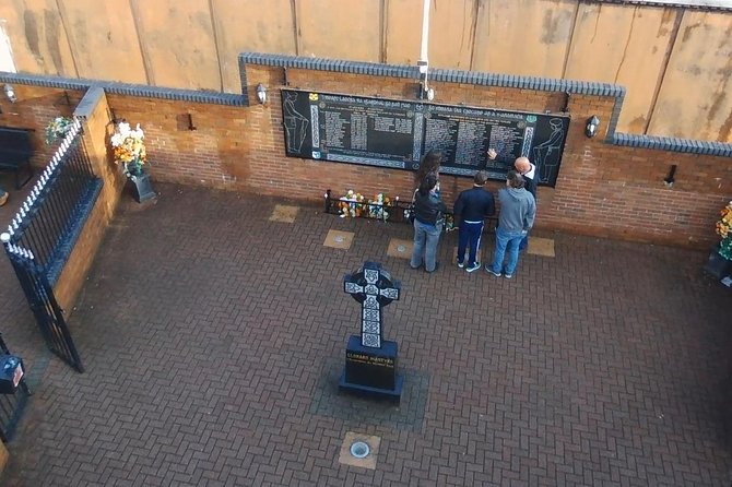 Famous 1.5 hour Belfast Murals Tour - Divis: starting with Belfast’s divided story