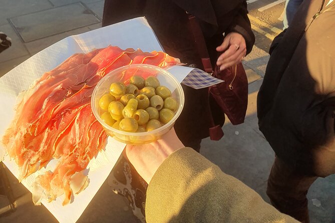 Food and Drink Walking Tours in West London's Notting Hill Area - What the guides add to the day