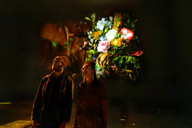 Frameless - Immersive Art Experience in London - The Art of Abstraction: a moving digital maze