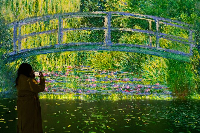 Frameless - Immersive Art Experience in London - Colour in Motion: your movements join the display
